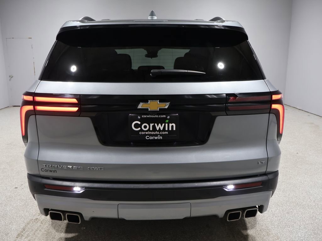 Used 2024 Chevrolet Traverse LT image 3