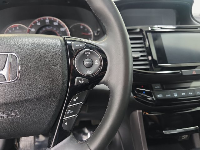 Used 2017 Honda Accord Touring image 18