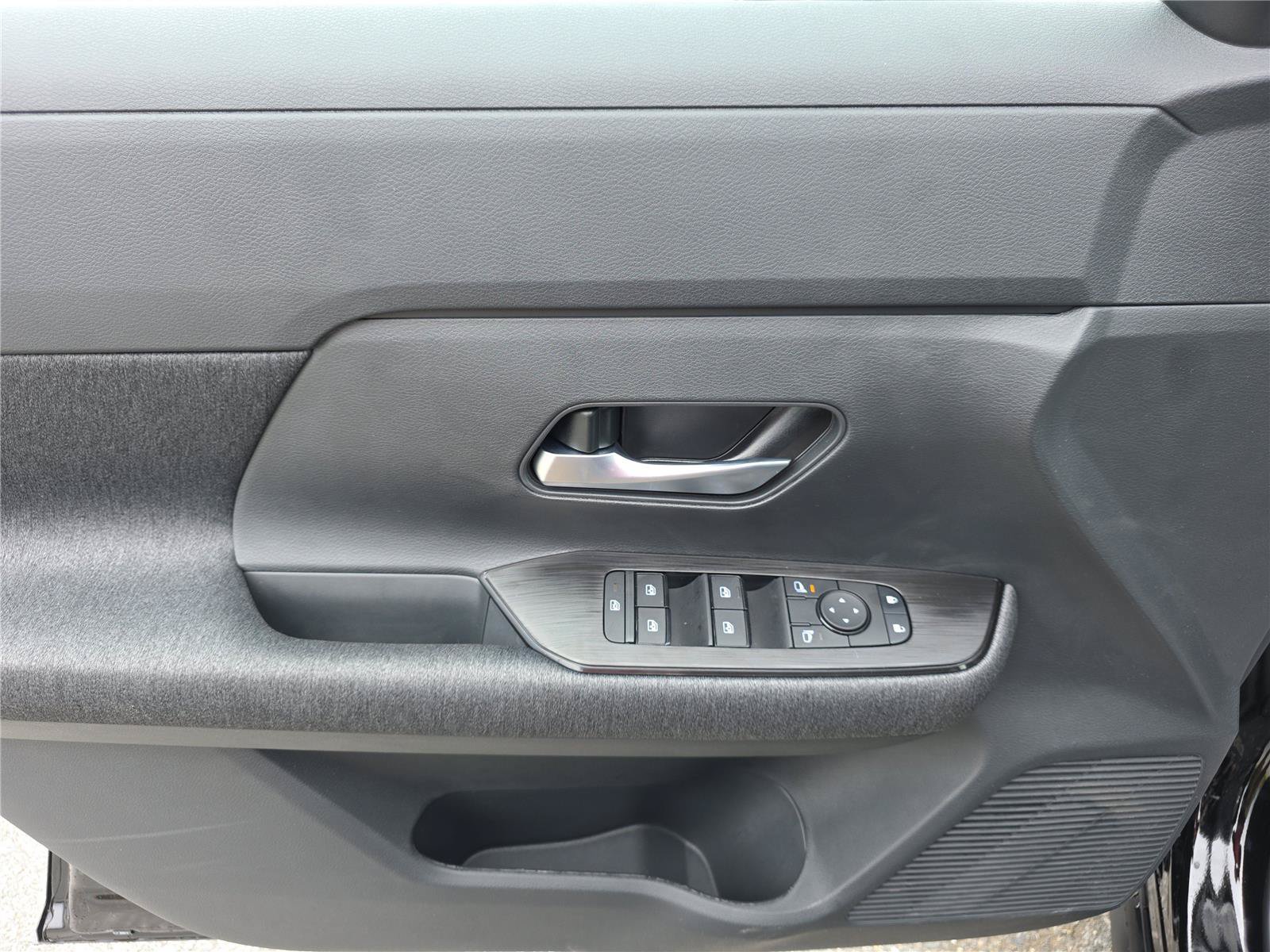 New 2026 Nissan Kicks SV w/ SV Premium Package FWD image 16