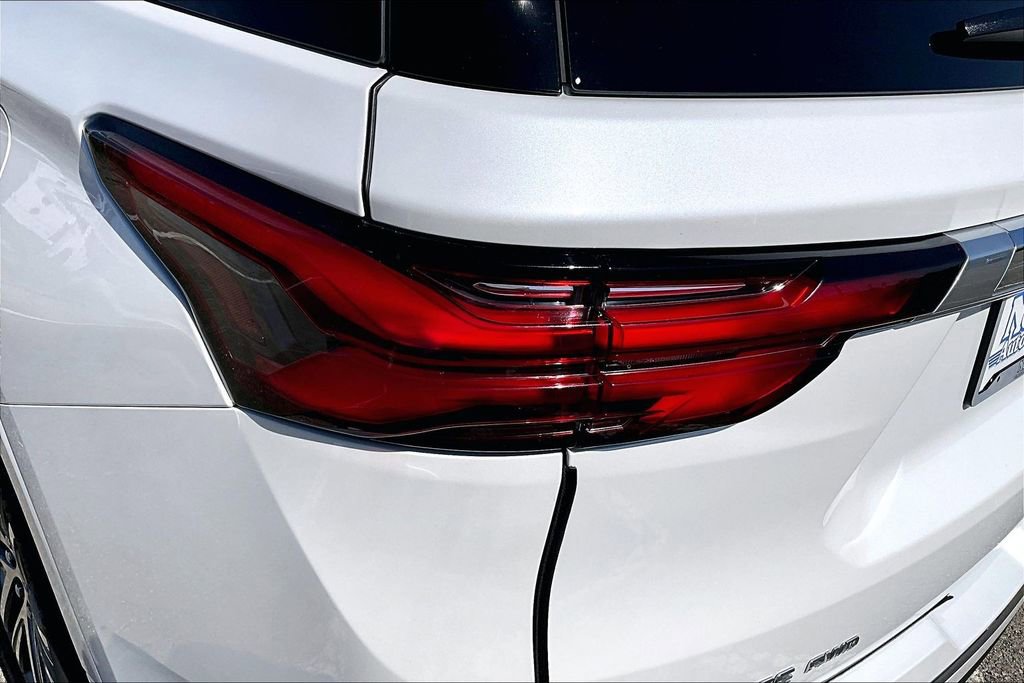 Used 2023 Chevrolet Traverse High Country image 31