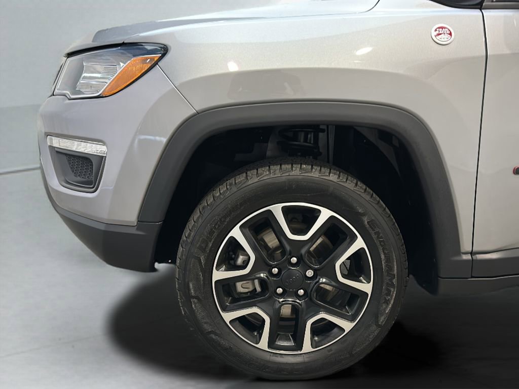 Used 2019 Jeep Compass Trailhawk w/ Cold Weather Group AWD/4WD image 9