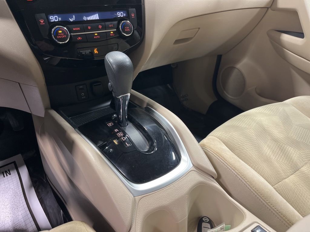 Used 2016 Nissan Rogue SV w/ SV Premium Package image 28