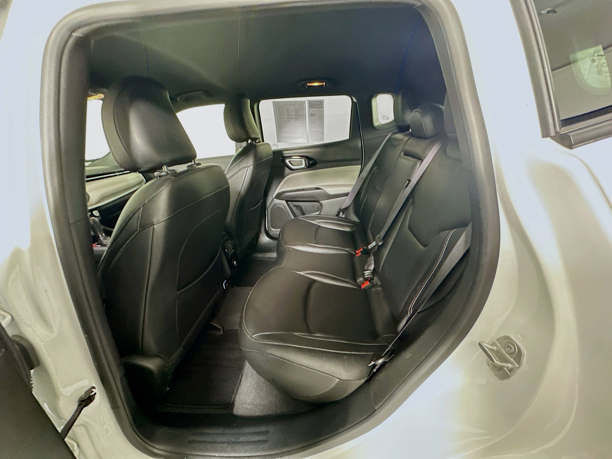 Used 2025 Jeep Compass Limited image 25