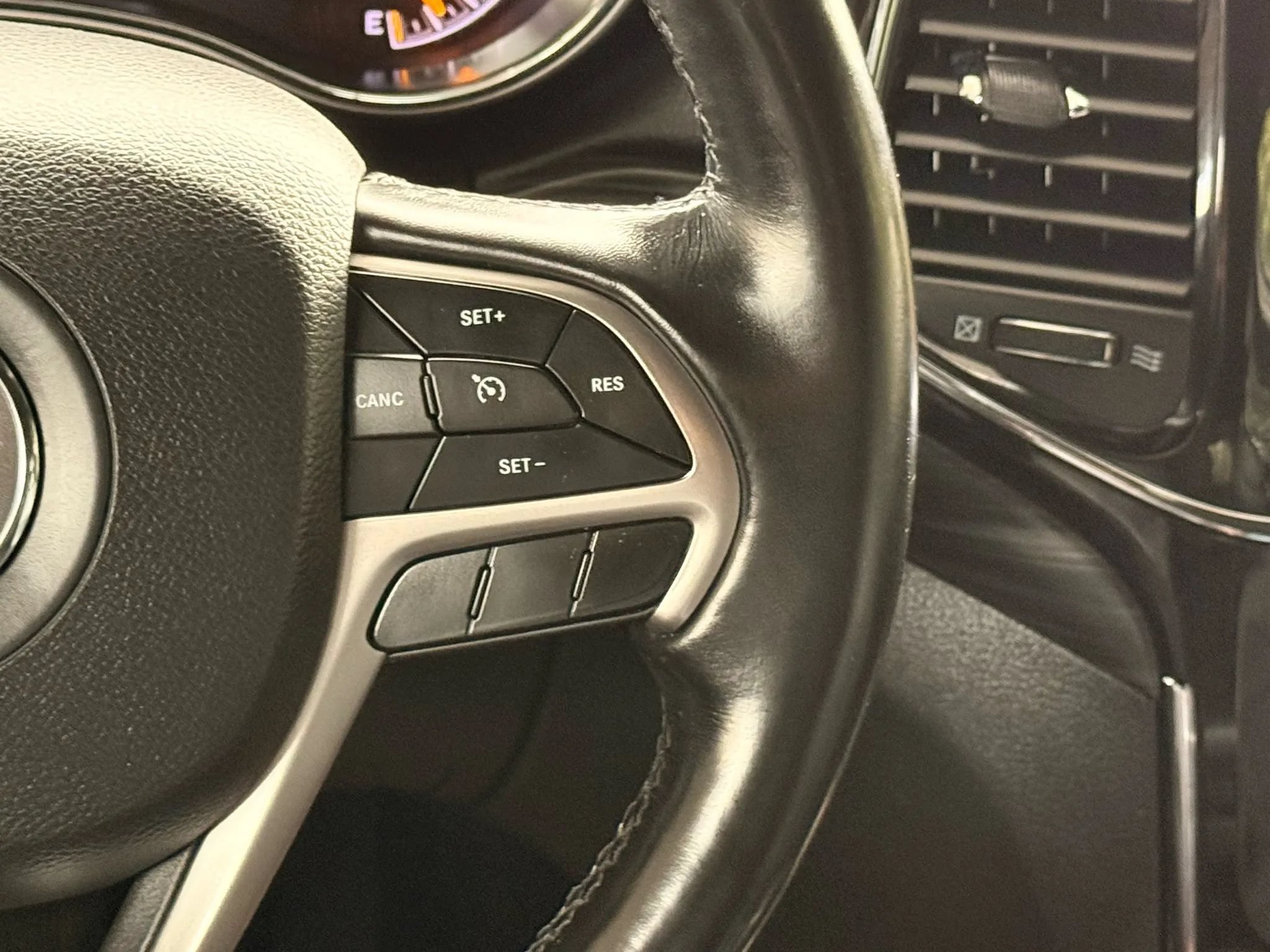 Used 2020 Jeep Grand Cherokee Altitude AWD/4WD image 82