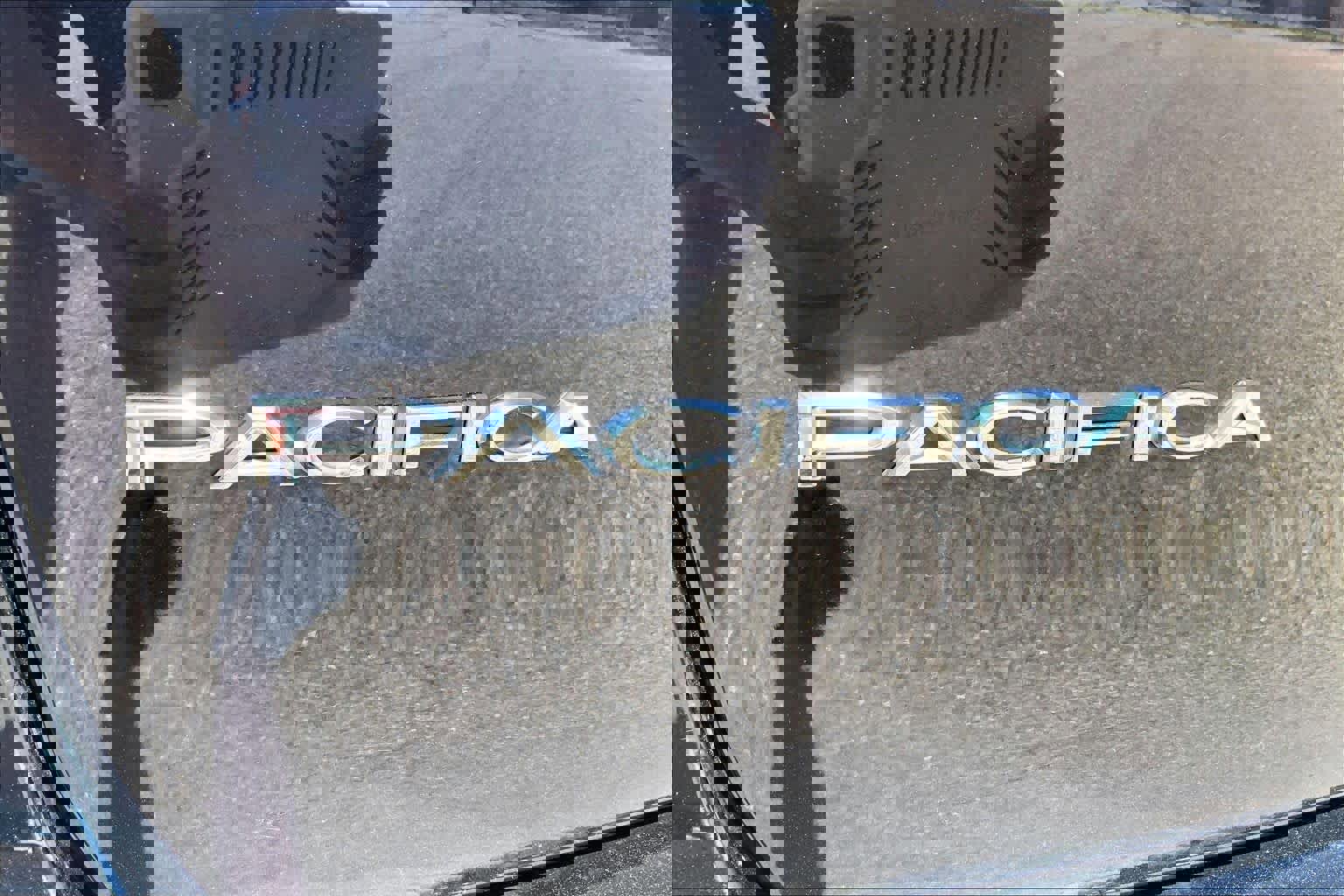 Used 2025 Chrysler Pacifica Select FWD image 10