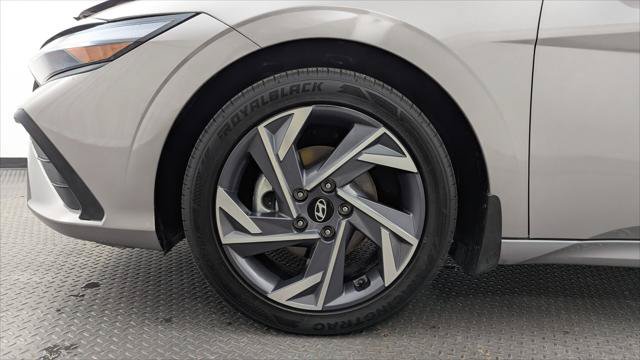 Used 2025 Hyundai Elantra Sport FWD image 31