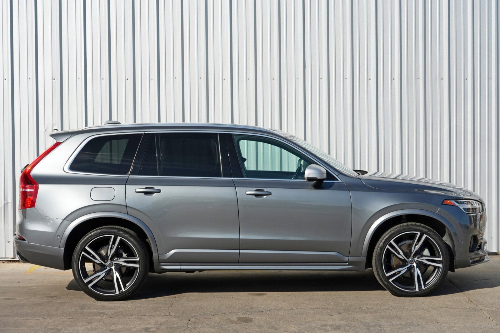 Used 2019 Volvo XC90 T6 R-Design w/ Protection Package Premier image 53