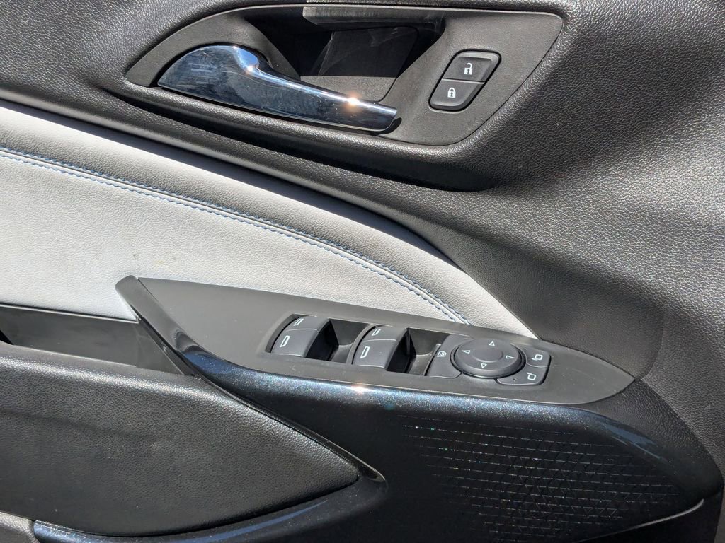 Used 2025 Chevrolet Trax LT w/ LT Convenience Package FWD image 13