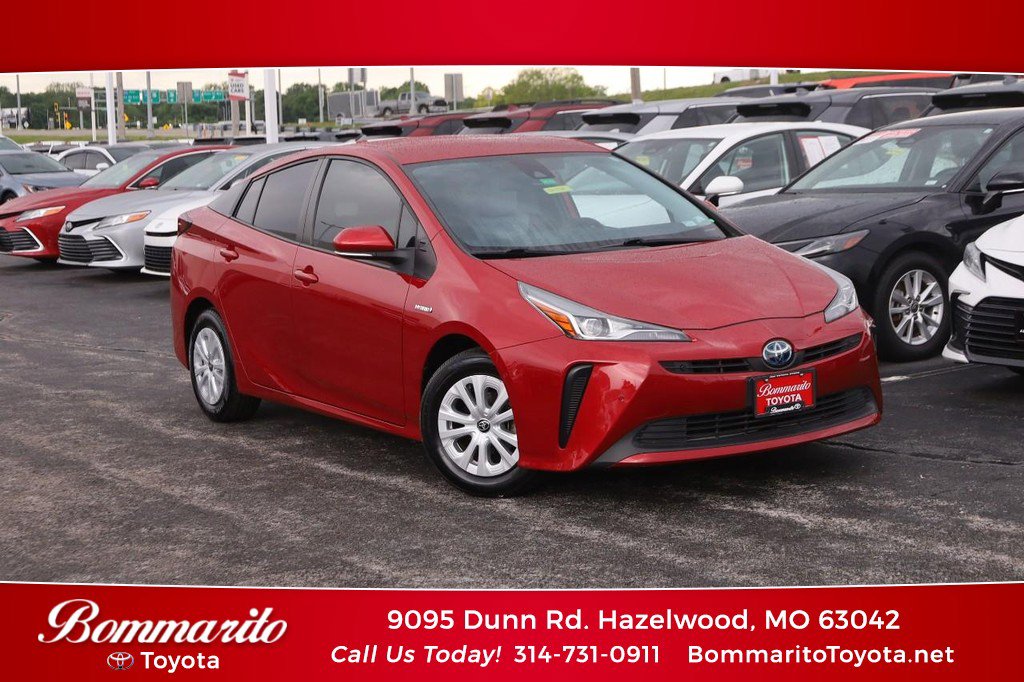 Used 2021 Toyota Prius LE FWD image 1