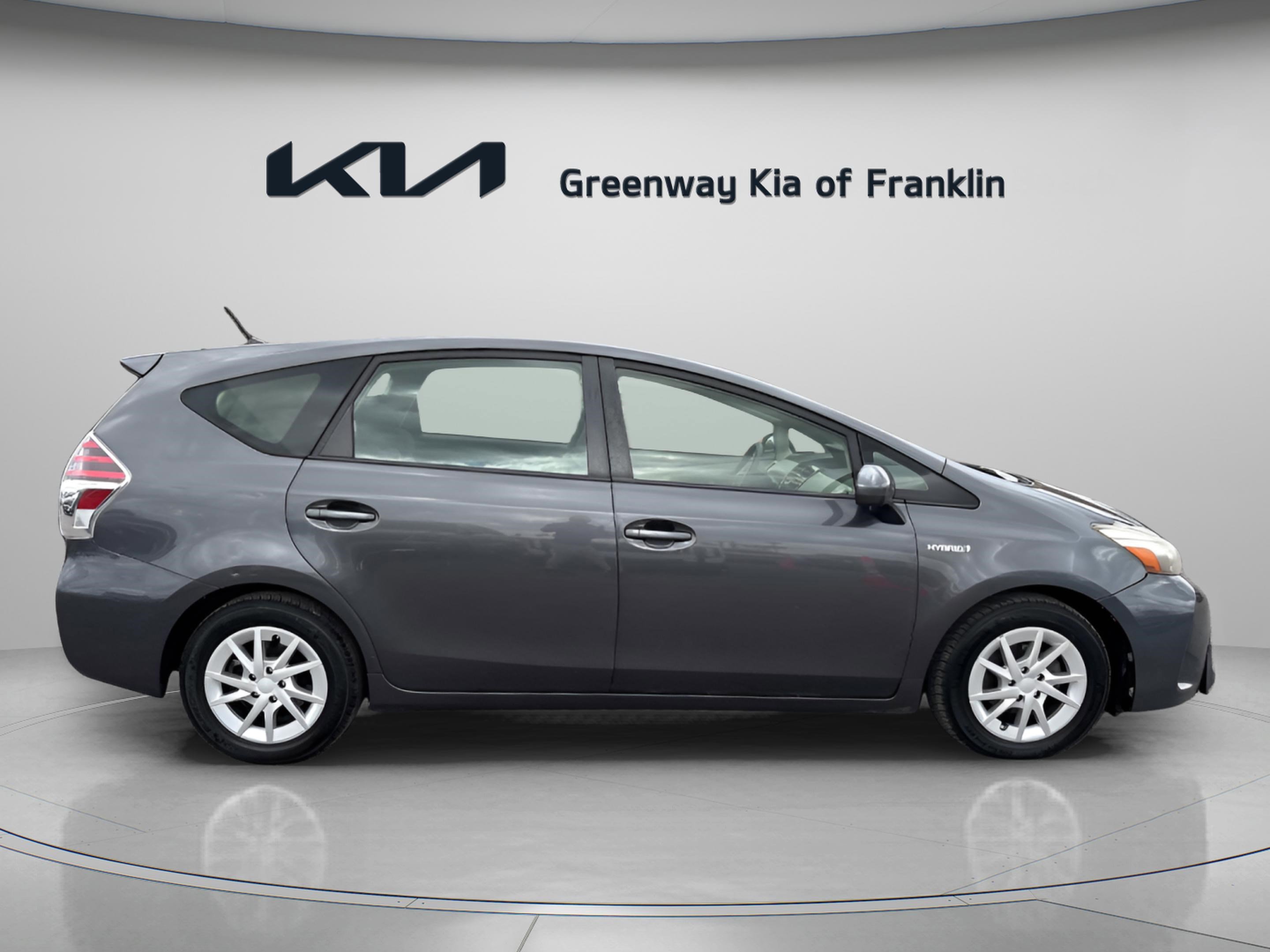 Used 2016 Toyota Prius V Two image 8