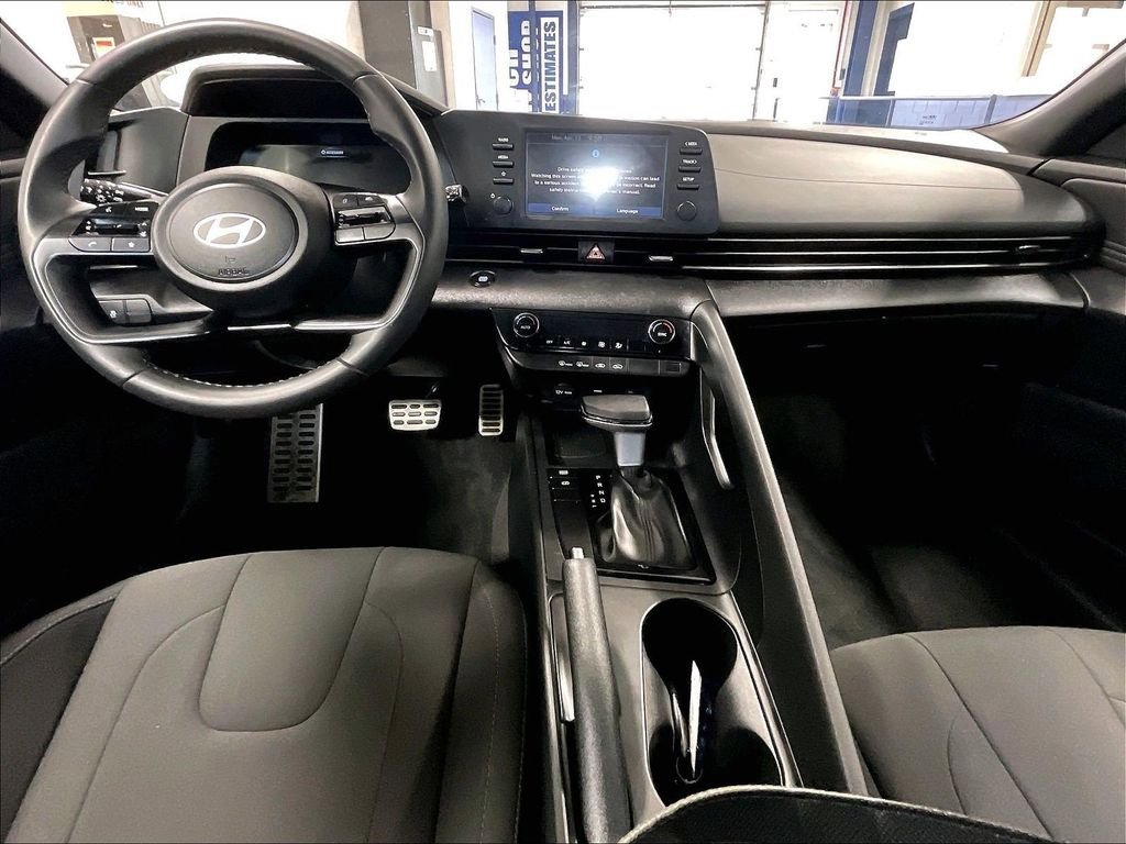 Certified 2025 Hyundai Elantra Sport FWD image 21