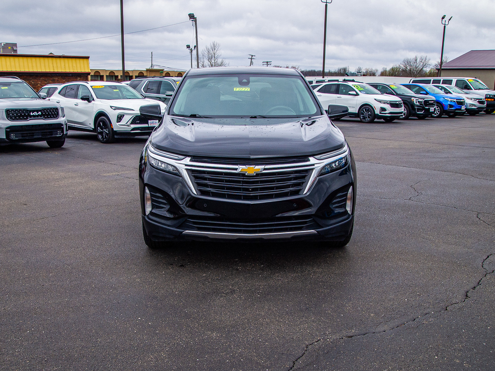 Used 2023 Chevrolet Equinox LT FWD image 2