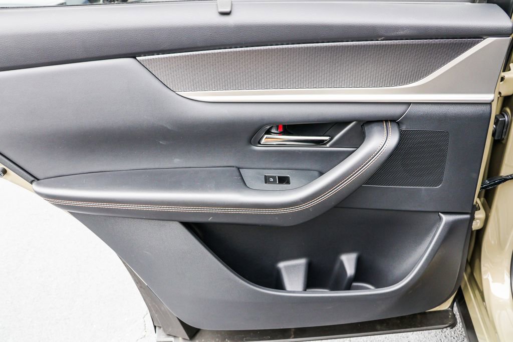 Used 2025 MAZDA CX-70 Plug-In Hybrid w/ Premium Pkg image 45