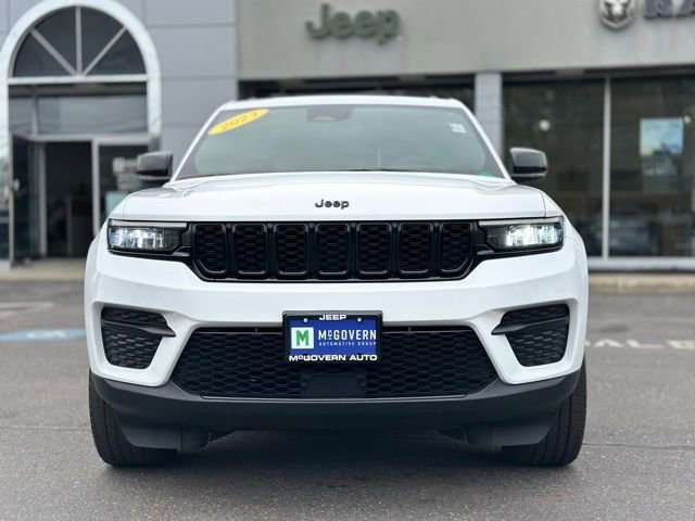 Used 2023 Jeep Grand Cherokee Altitude AWD/4WD image 9