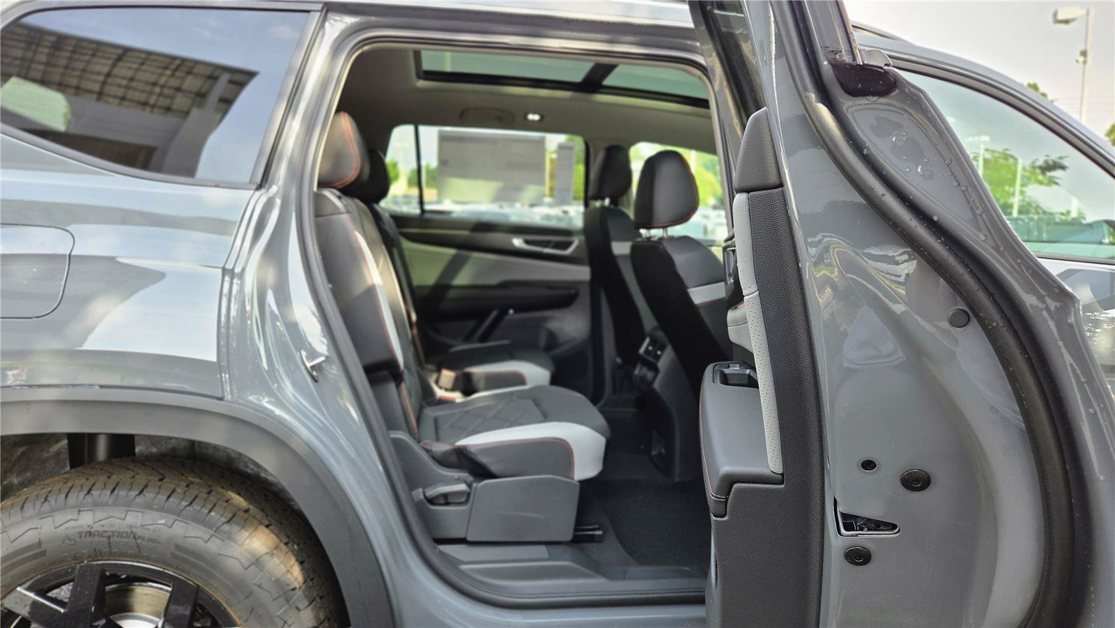 New 2026 Volkswagen Atlas Peak Edition AWD/4WD image 32
