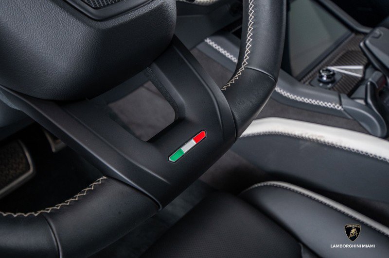 Used 2025 Lamborghini Urus SE image 41