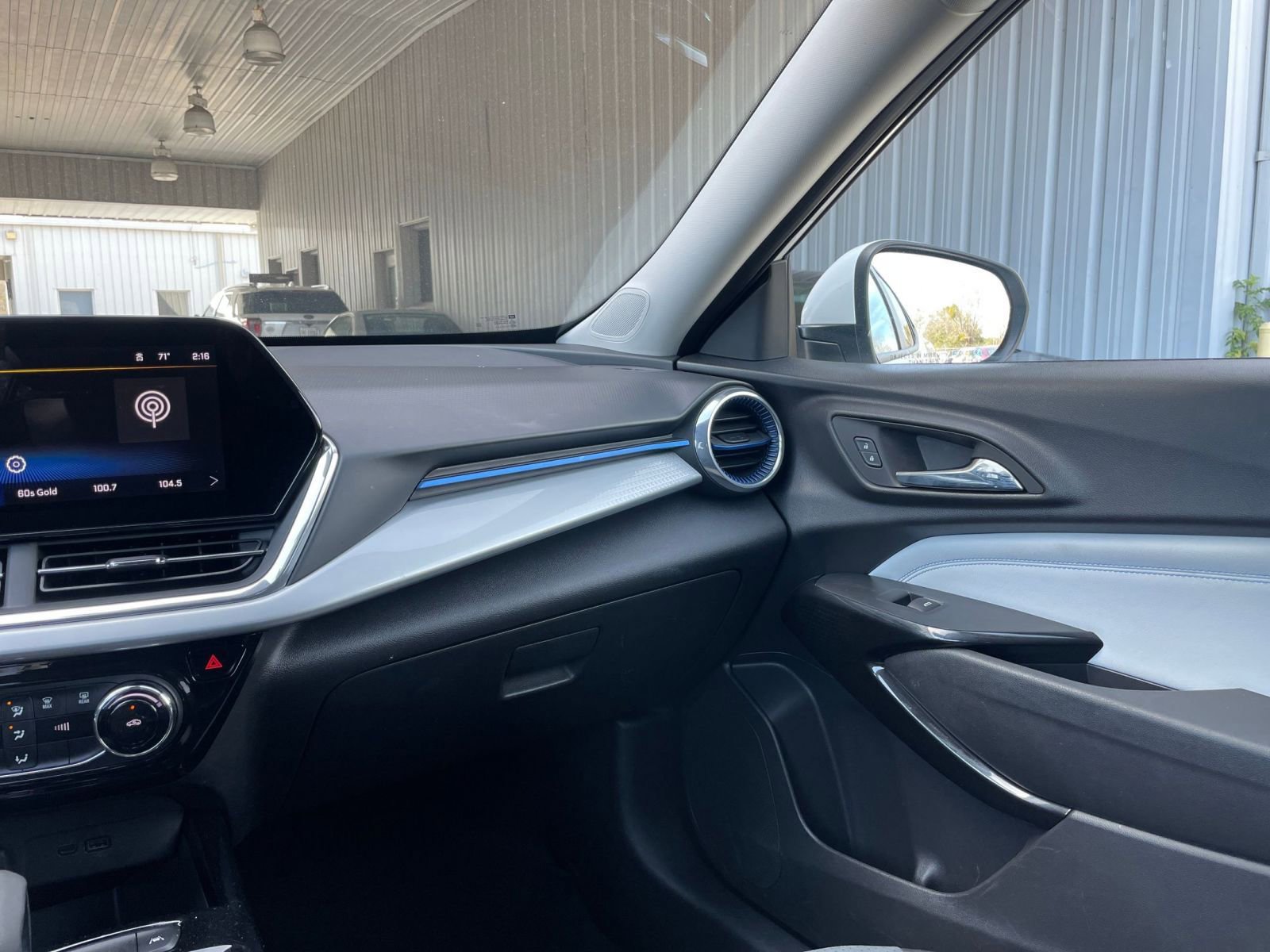 Used 2025 Chevrolet Trax LT FWD image 34