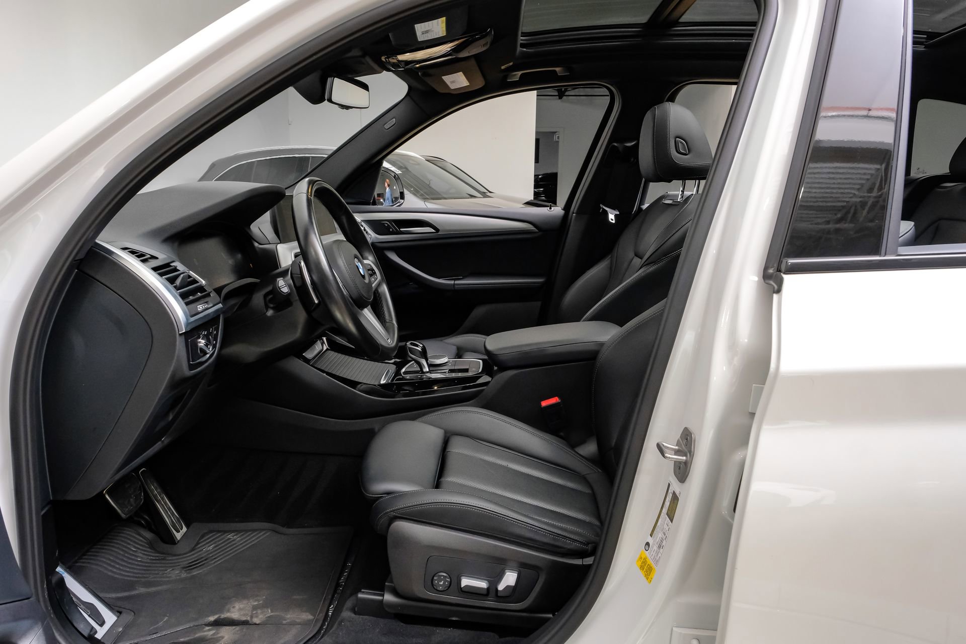 Used 2023 BMW X3 sDrive30i w/ M Sport Package image 4