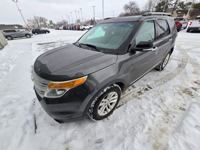 Used 2015 Ford Explorer XLT w/ Equipment Group 202A image 2