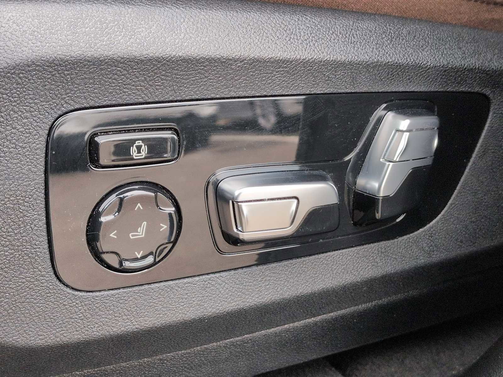 Certified 2025 BMW X5 xDrive40i w/ Executive Package image 15