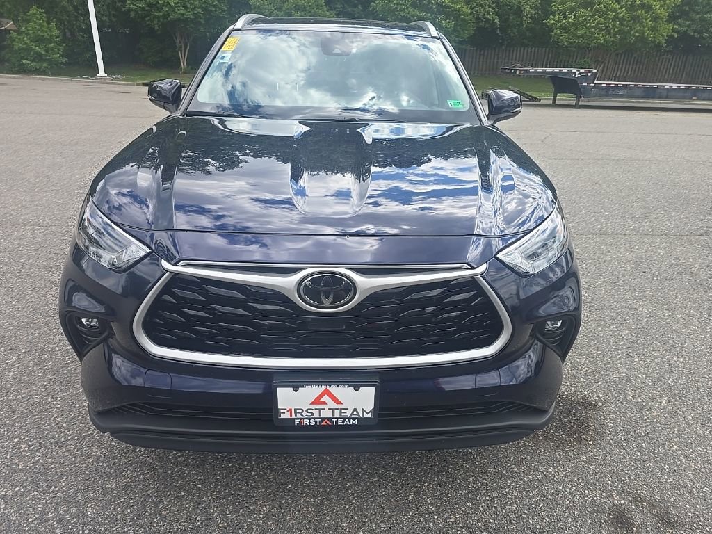 Used 2023 Toyota Highlander XLE image 2