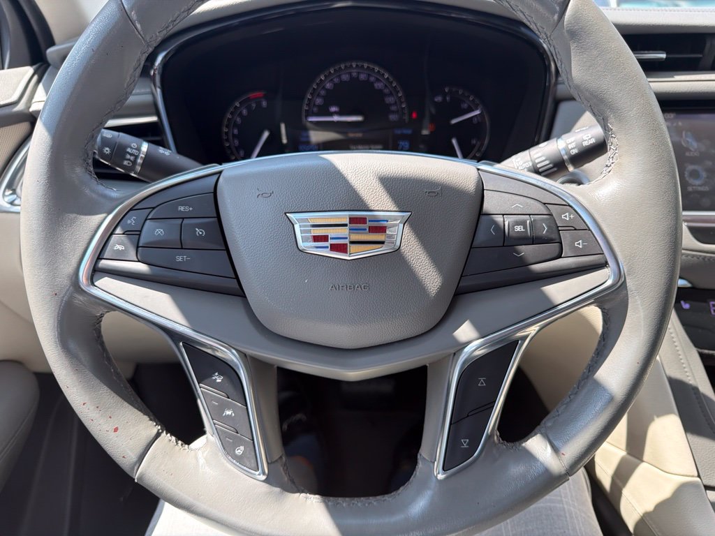 Used 2018 Cadillac XT5 Luxury w/ Driver Awareness Package FWD image 2
