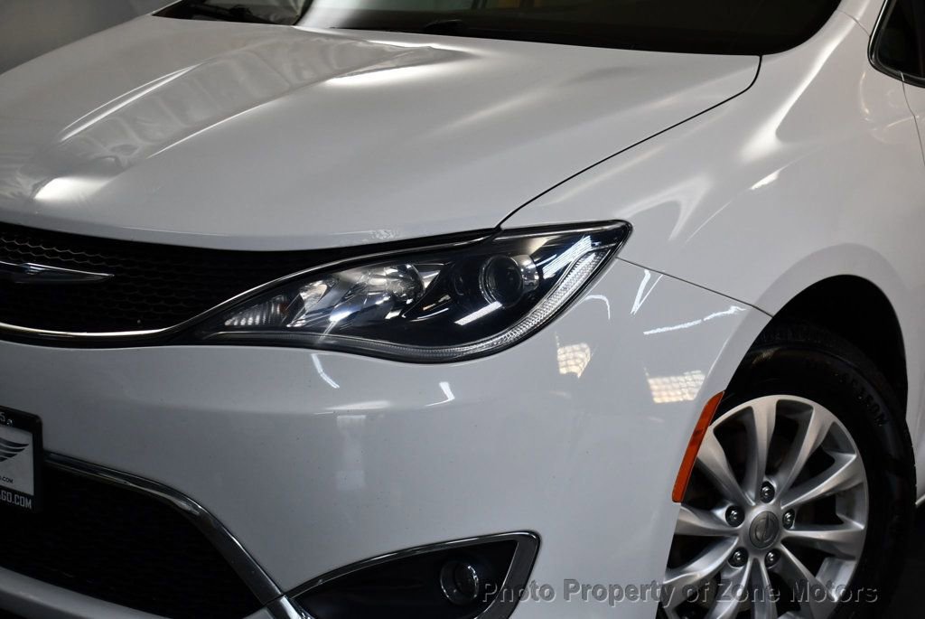 Used 2017 Chrysler Pacifica Touring-L image 3