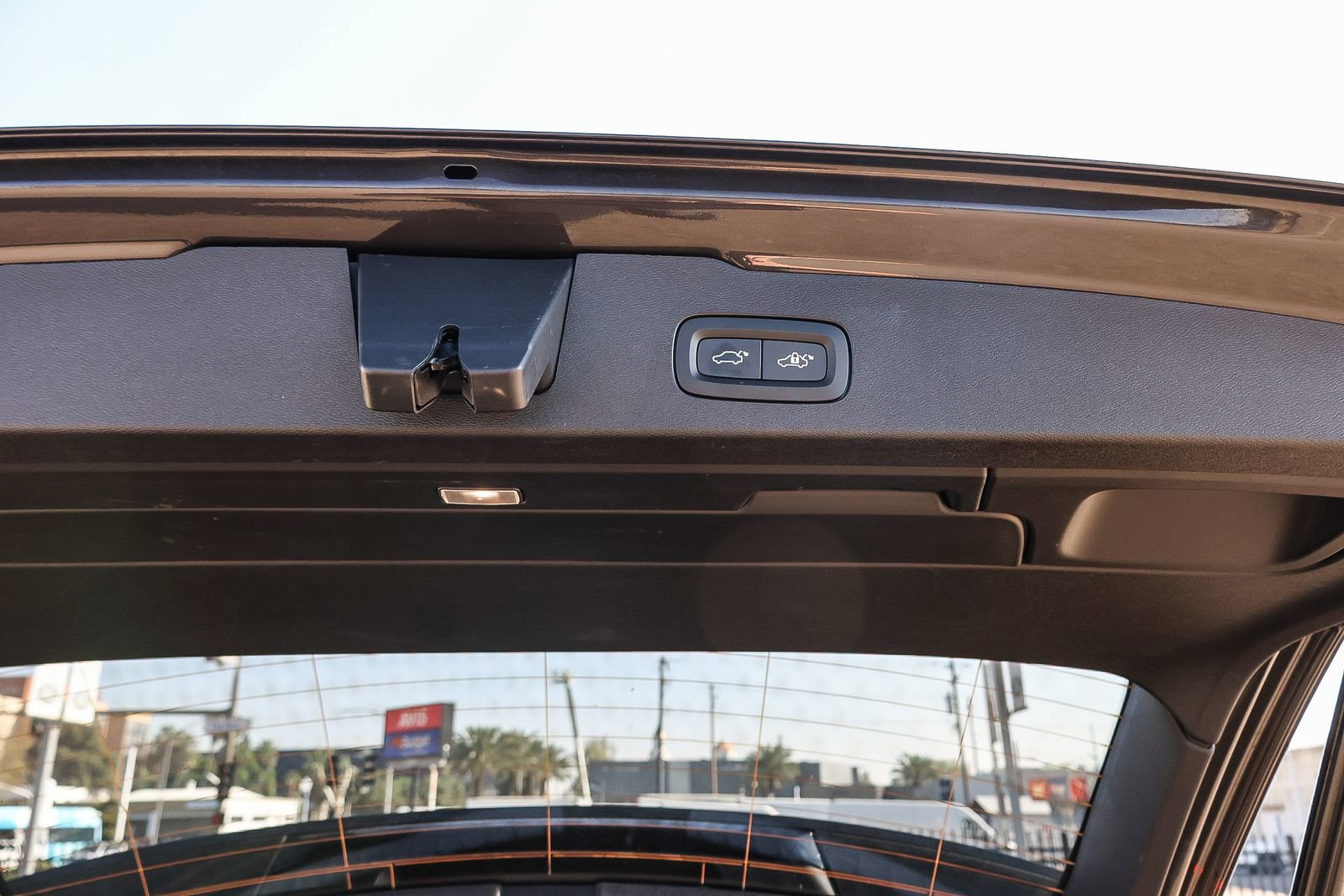 Used 2025 Volvo V60 B5 Cross Country Plus image 27