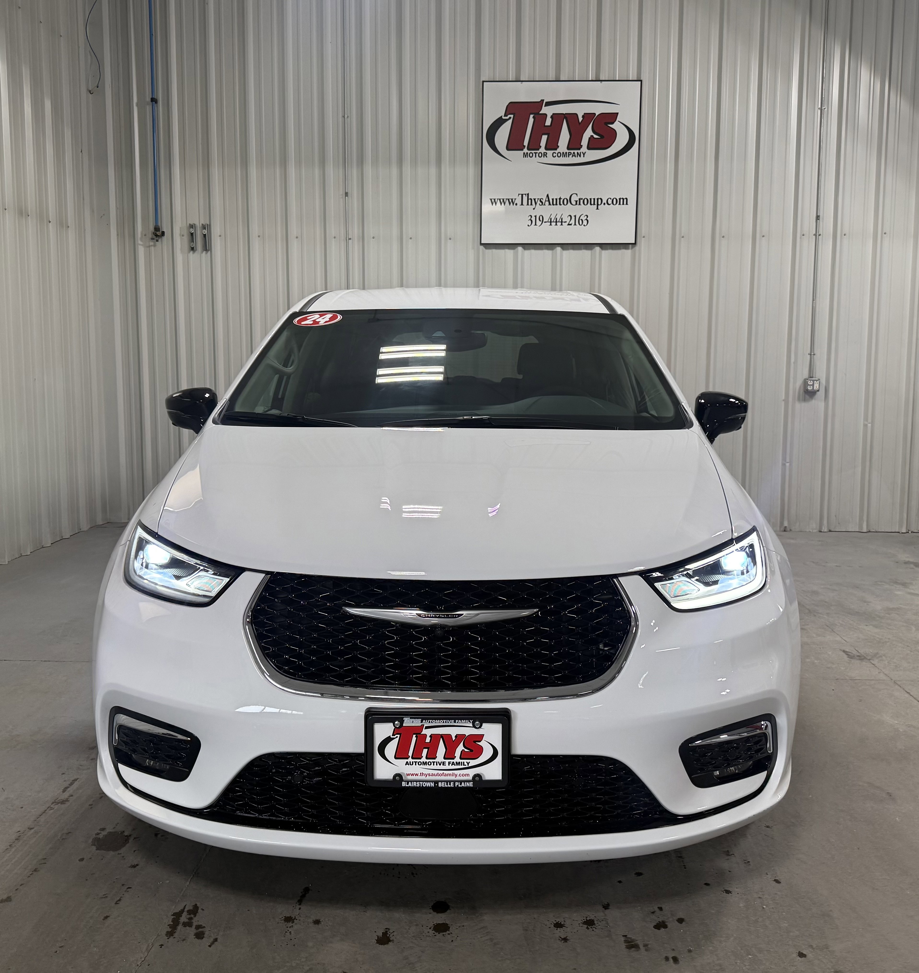 Used 2024 Chrysler Pacifica Touring-L image 16