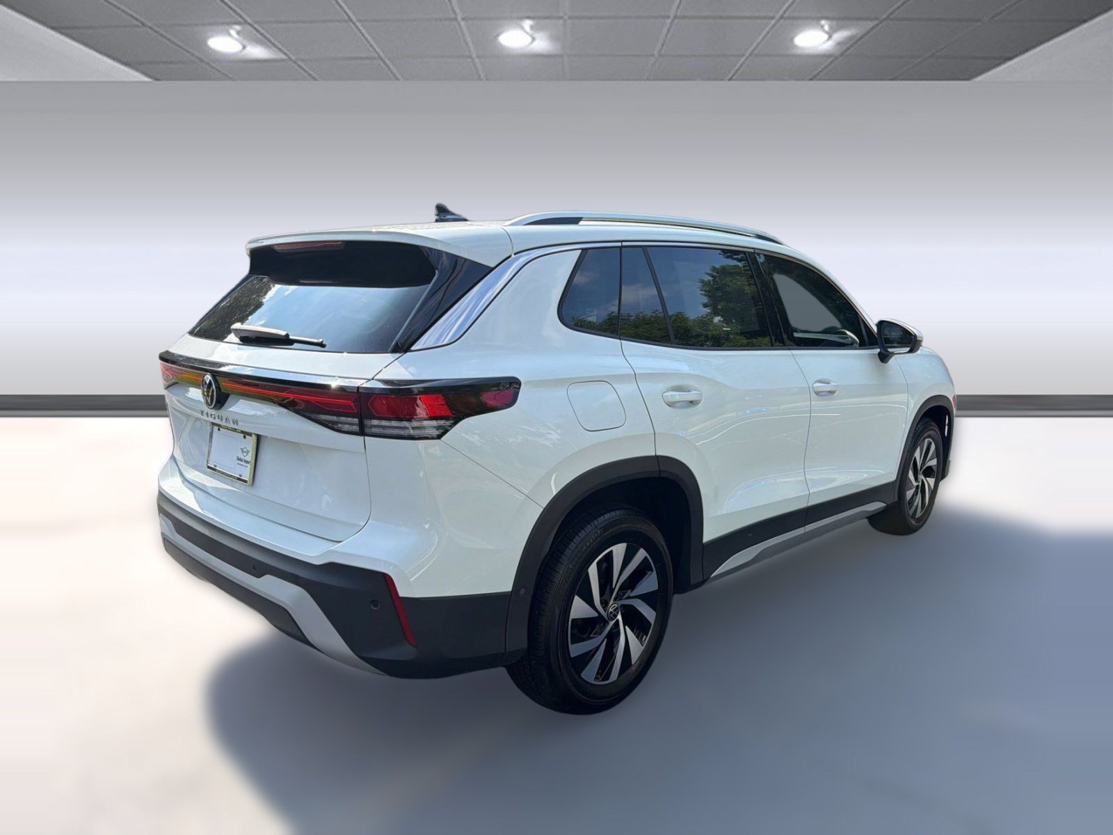 Used 2025 Volkswagen Tiguan S FWD image 9