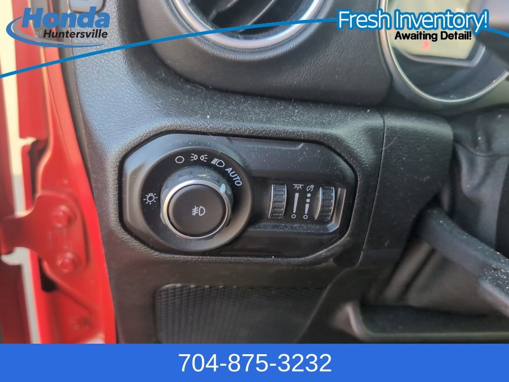 Used 2020 Jeep Wrangler Unlimited Sahara image 23