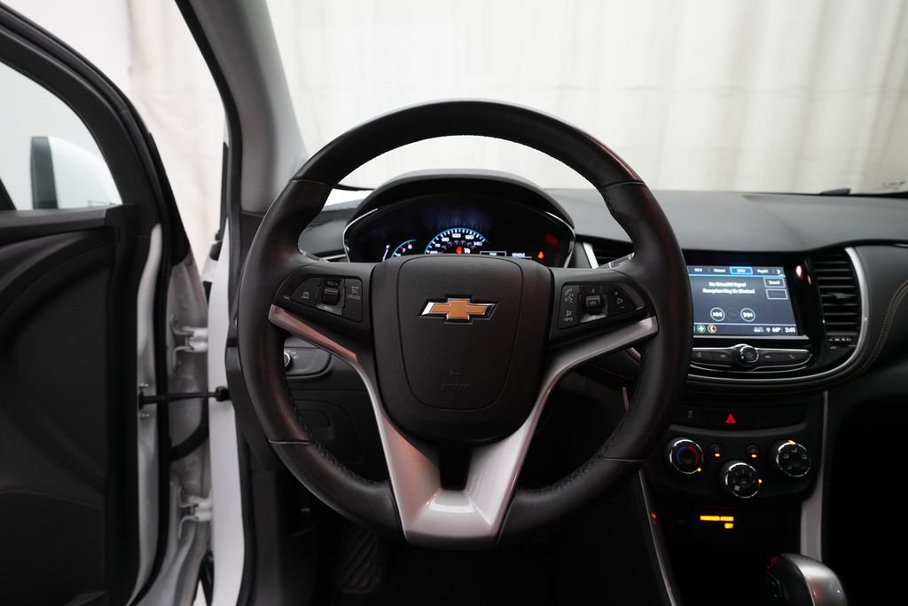 Used 2018 Chevrolet Trax LT w/ LT Convenience Package FWD image 4
