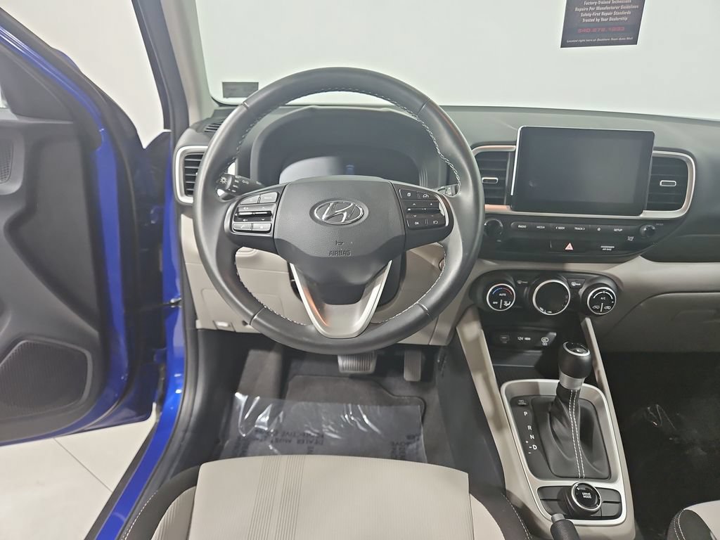 Certified 2025 Hyundai Venue SEL FWD image 15