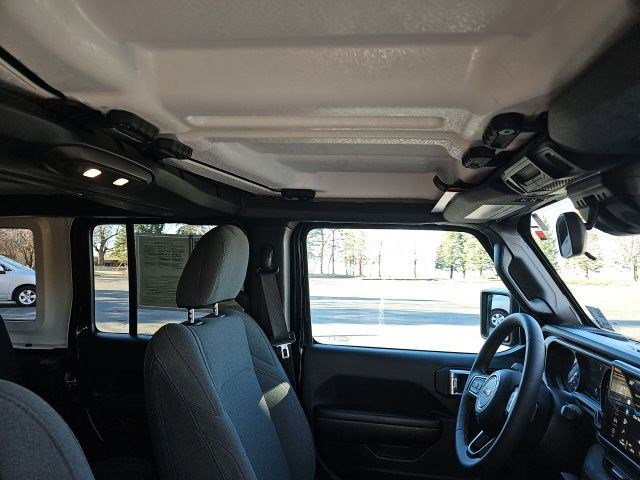 Used 2024 Jeep Wrangler Willys image 13