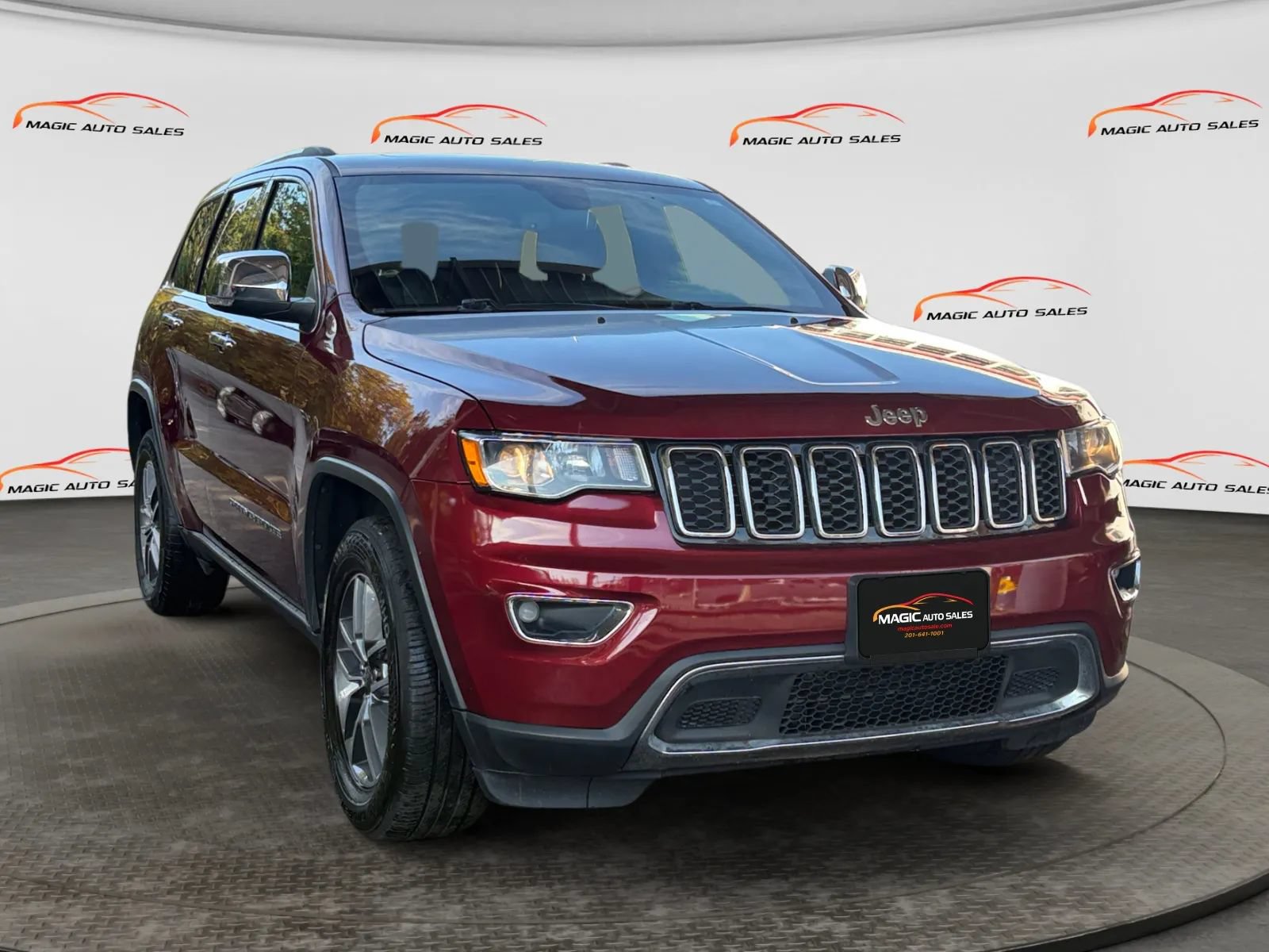 Used 2019 Jeep Grand Cherokee Limited AWD/4WD image 5