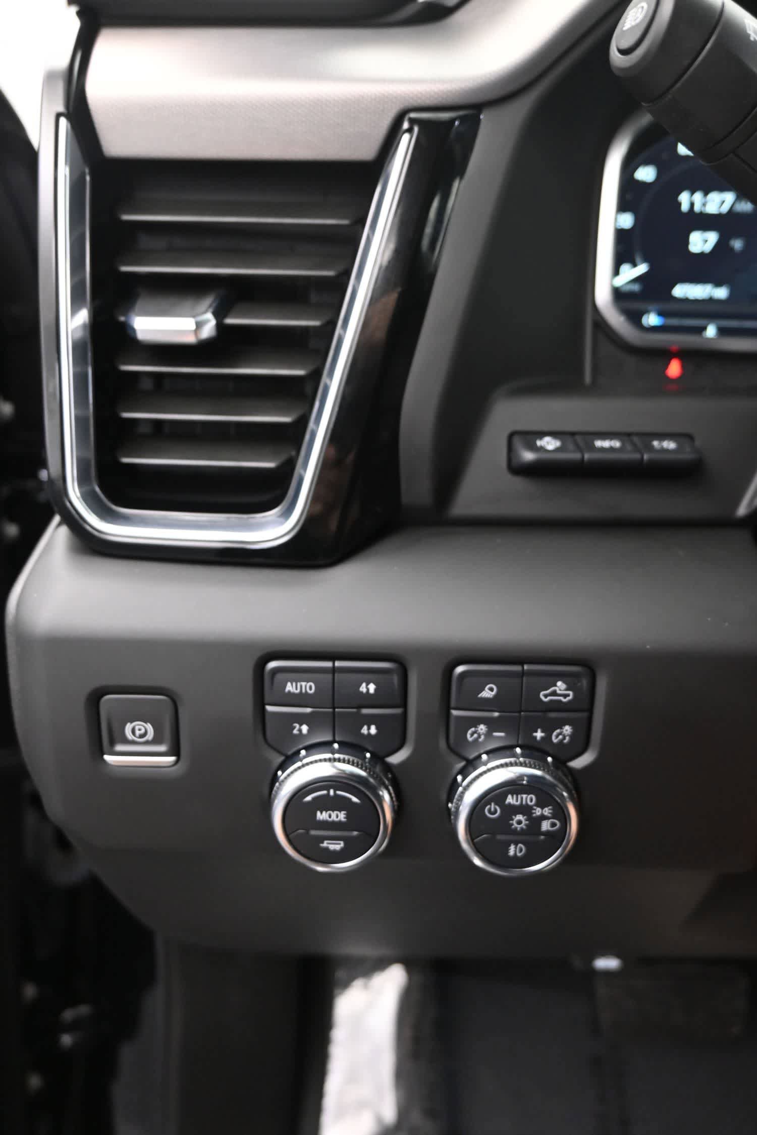 Used 2023 GMC Sierra 1500 Denali w/ Denali Reserve Package AWD/4WD image 31