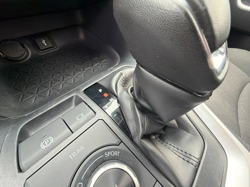 Used 2021 Toyota RAV4 XLE w/ XLE Grade Weather Package AWD/4WD image 28