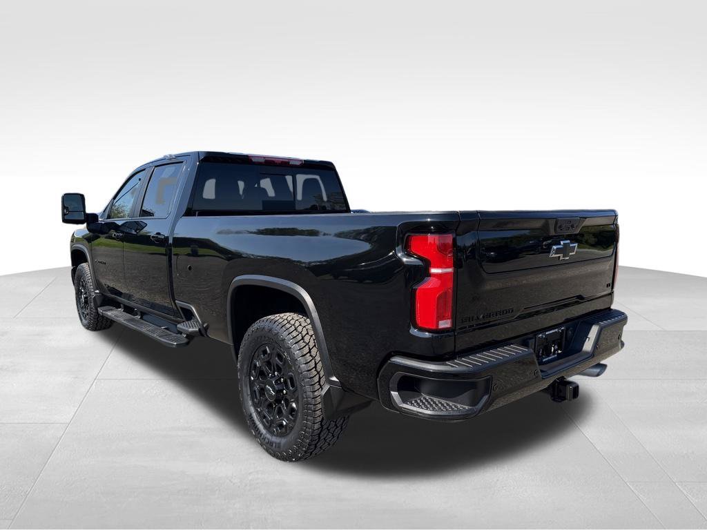 Used 2024 Chevrolet Silverado 2500 LT w/ Midnight Edition AWD/4WD image 17