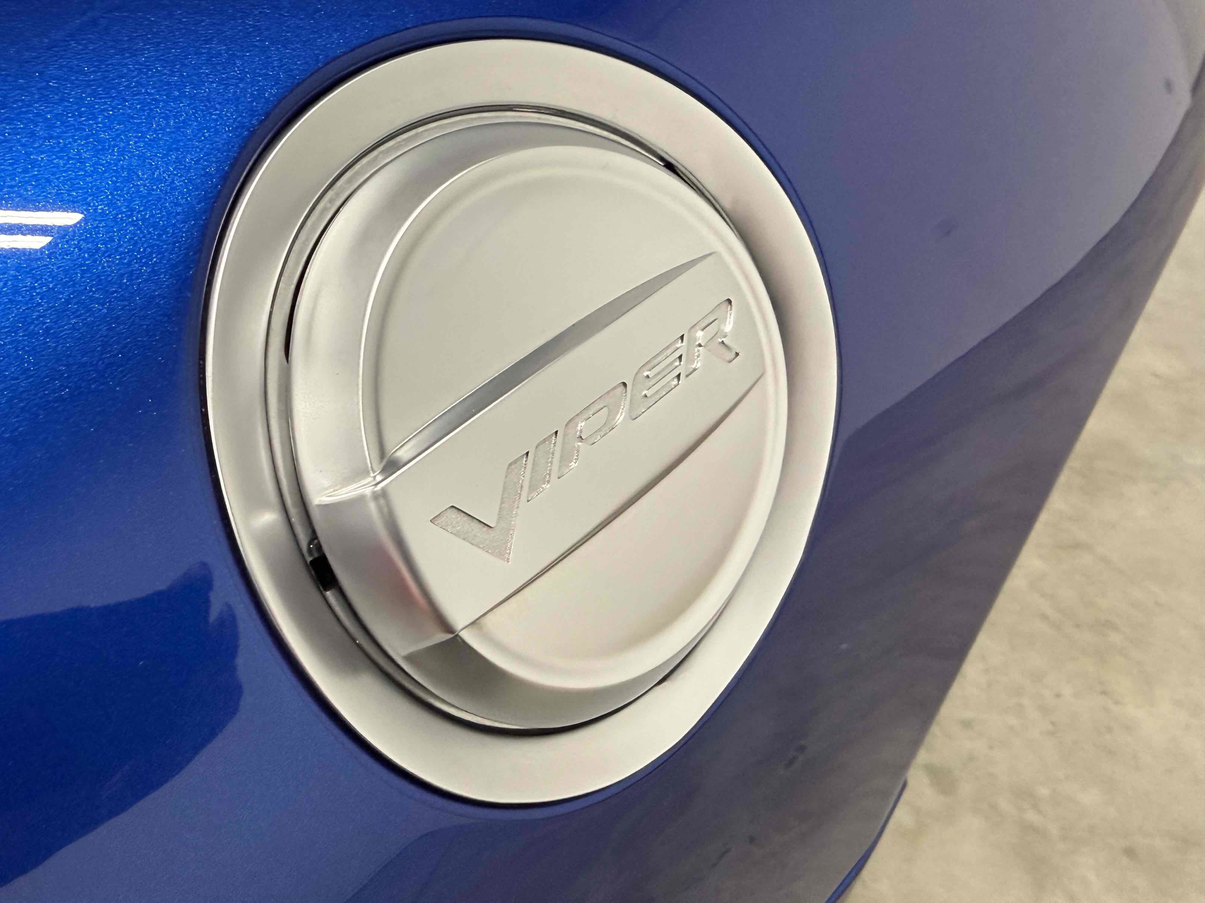 Used 2013 SRT Viper GTS w/ GTS Laguna Interior Pkg image 16