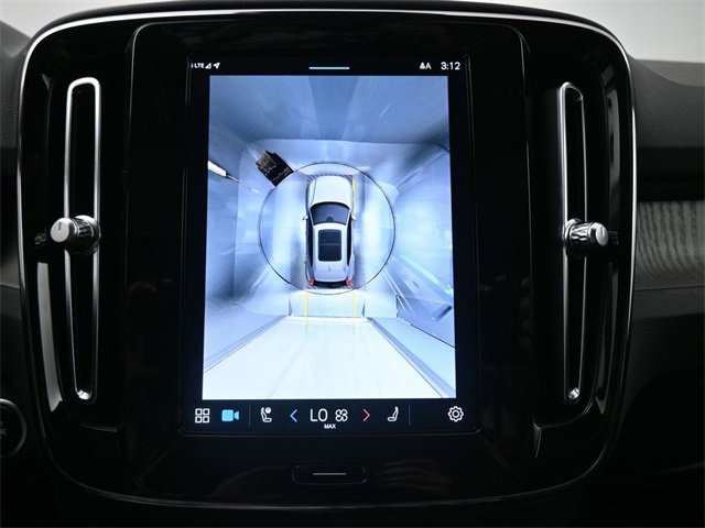 Used 2024 Volvo XC40 B5 Plus w/ Protection Package Premier image 22