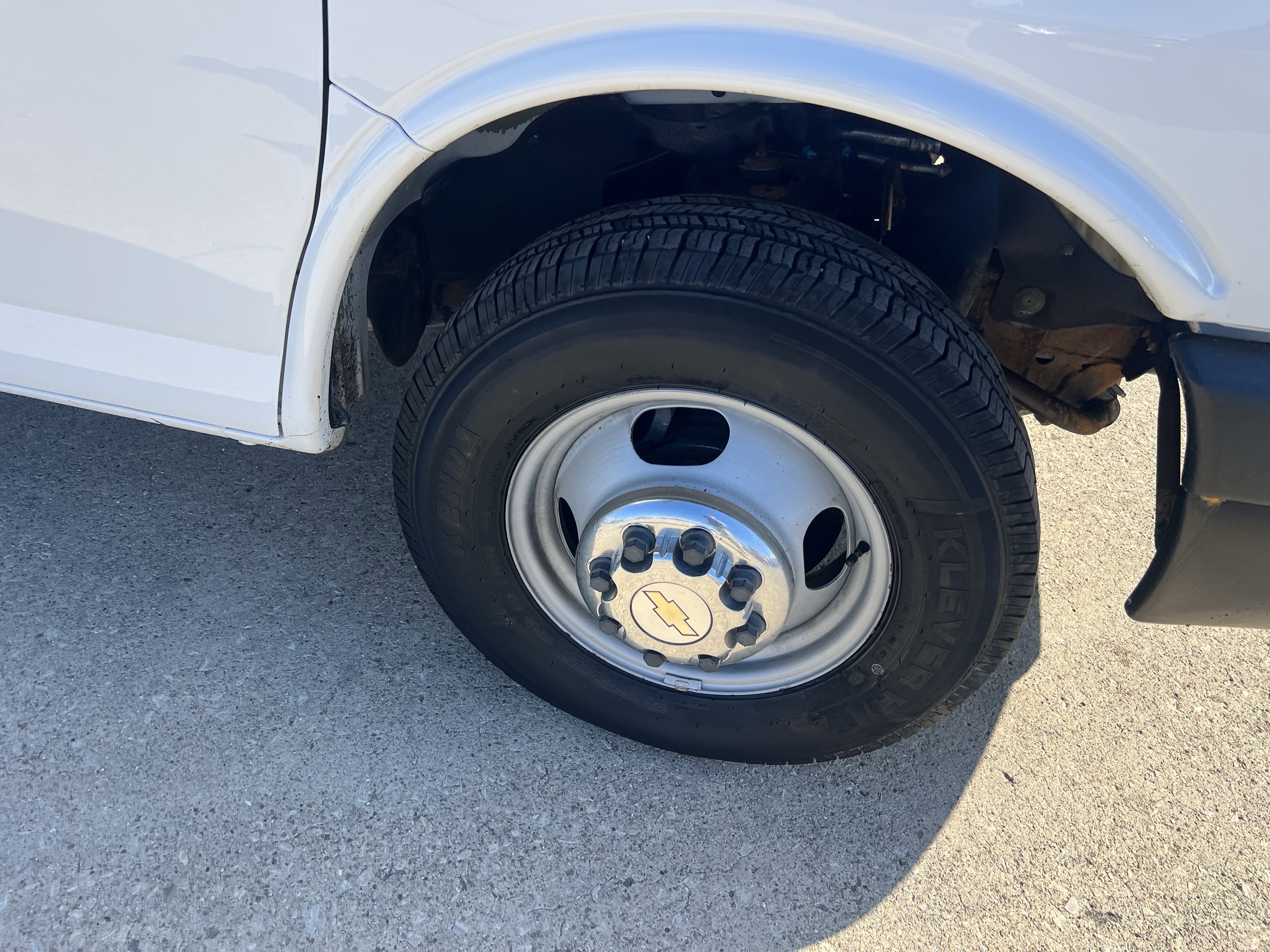 Used 2015 Chevrolet Express 3500 Extended image 2