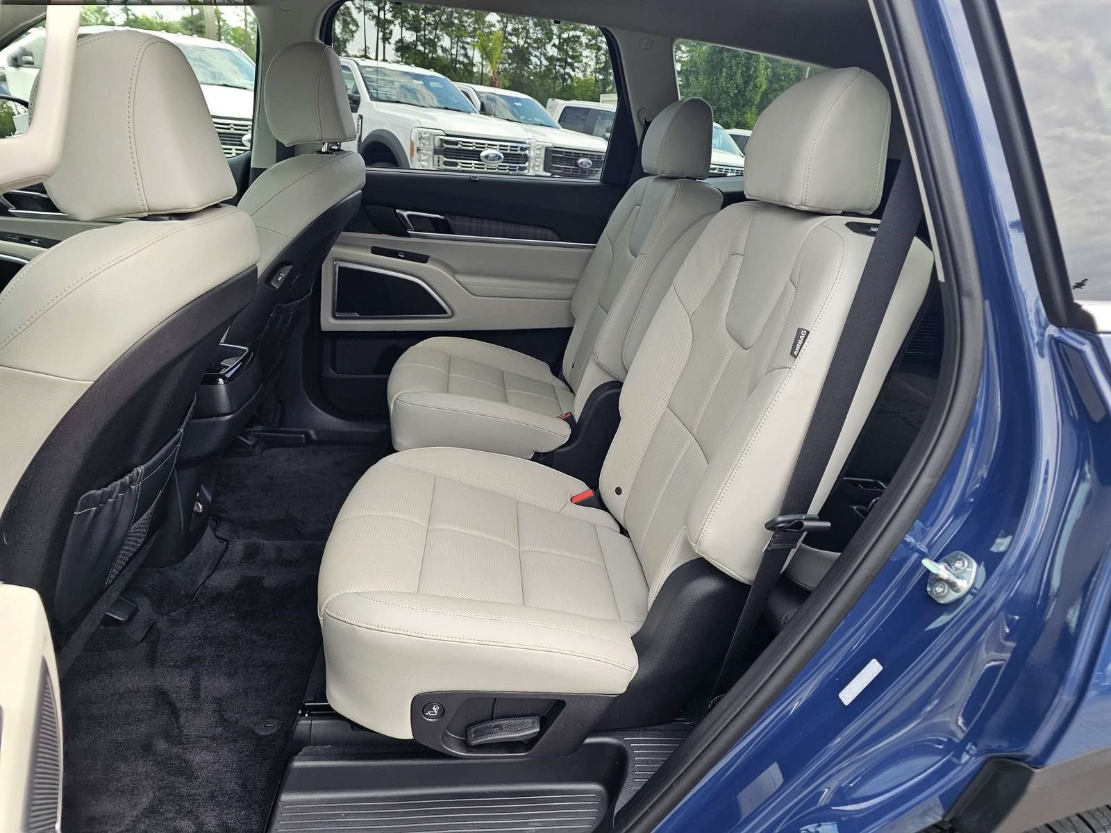 Used 2024 Kia Telluride EX w/ EX Captain's Chair Package FWD image 15