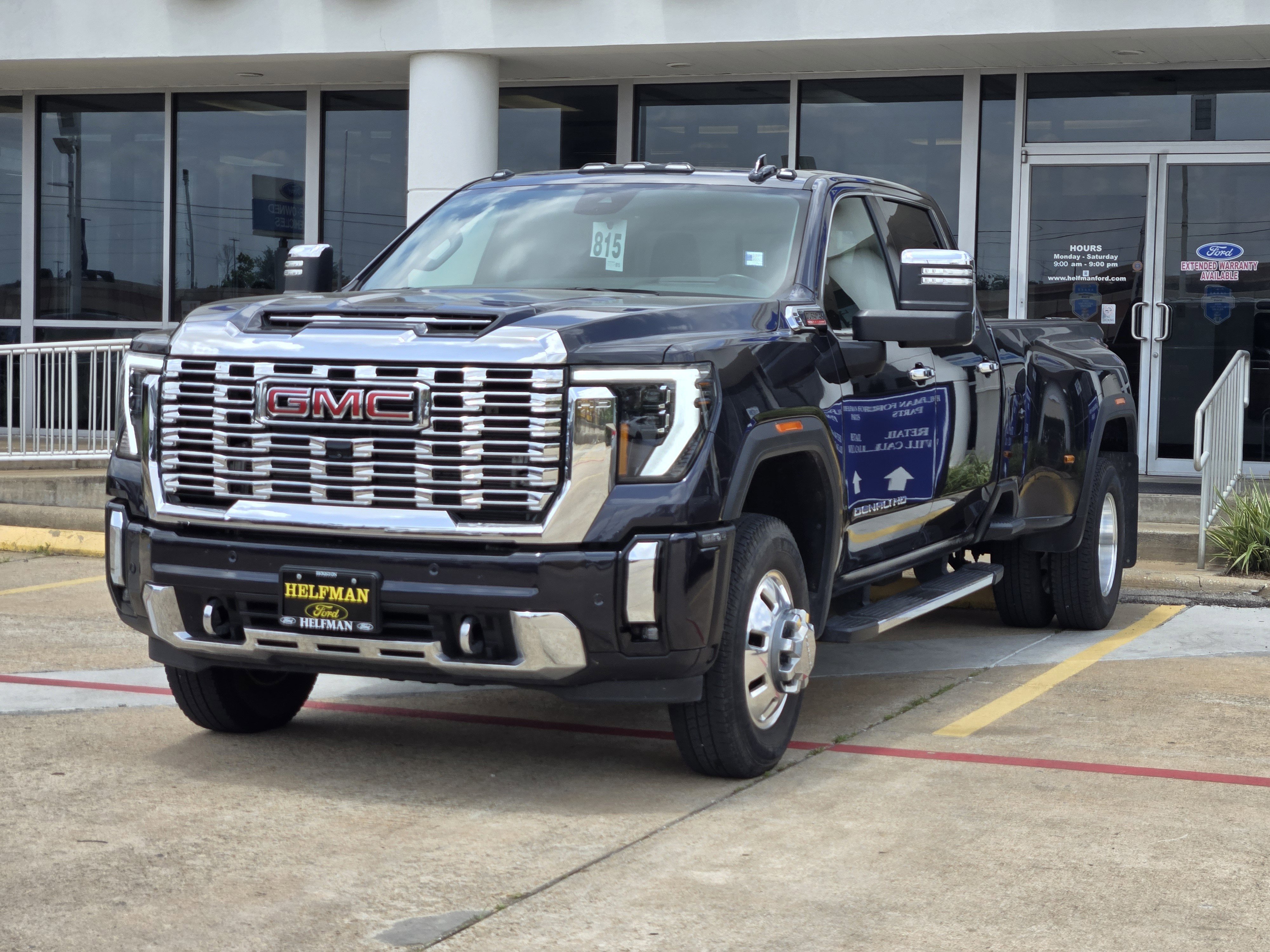 Used 2024 GMC Sierra 3500 Denali w/ Denali Reserve Package AWD/4WD image 2