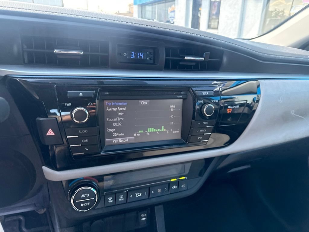 Used 2015 Toyota Corolla LE FWD image 25