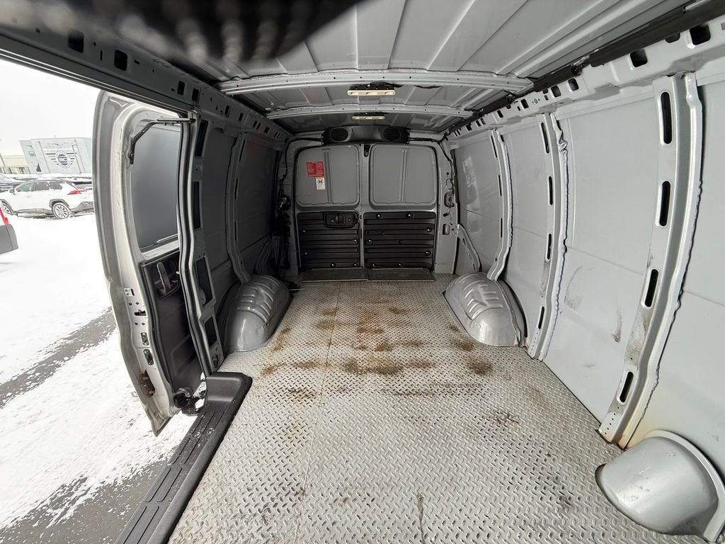 Used 2020 GMC Savana 3500 w/ Driver Convenience Package image 17