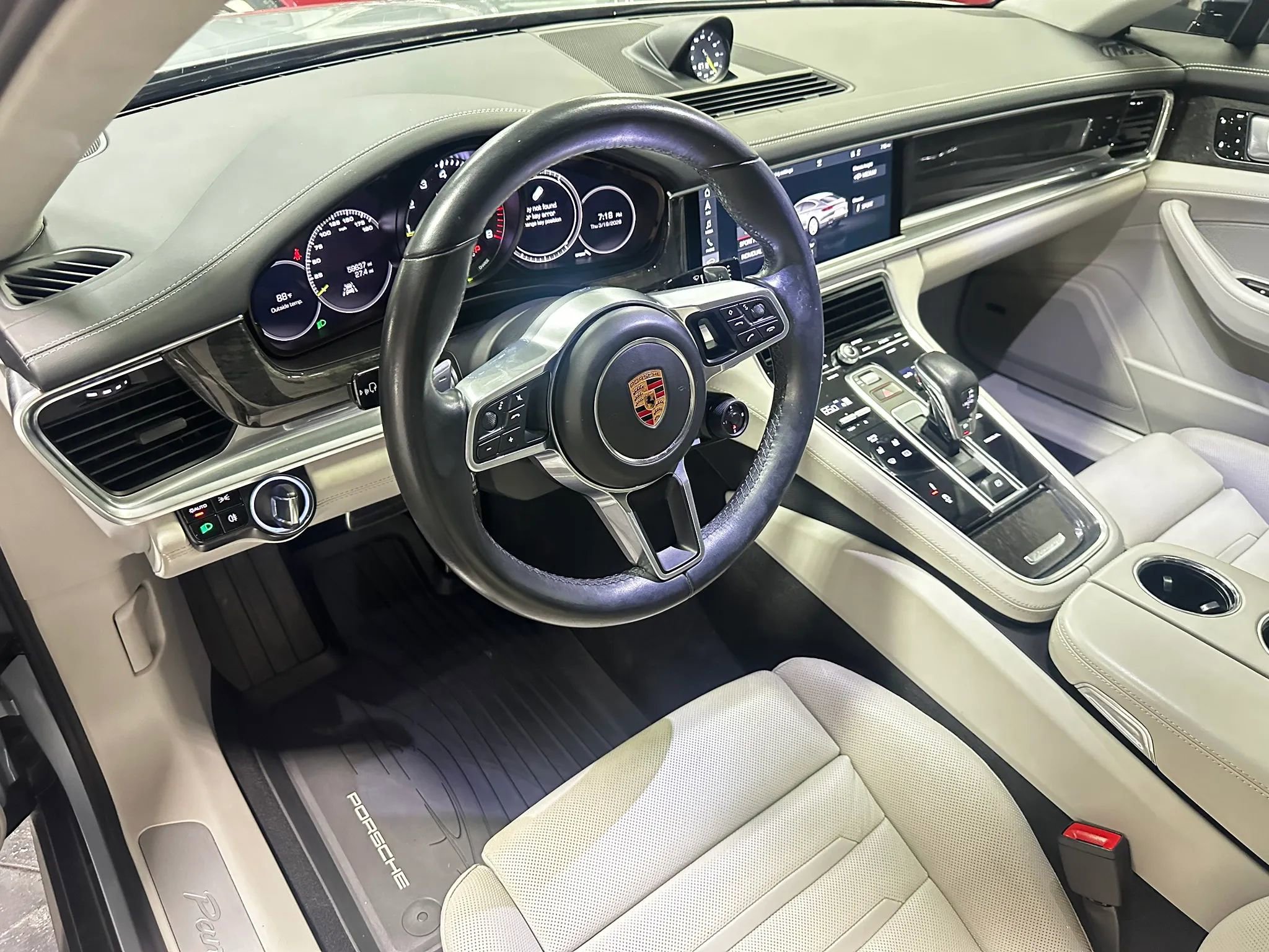 Used 2018 Porsche Panamera 4 w/ Premium Package Plus AWD/4WD image 8