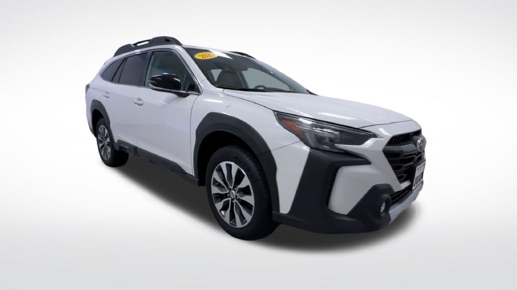 Used 2025 Subaru Outback Limited AWD/4WD image 2