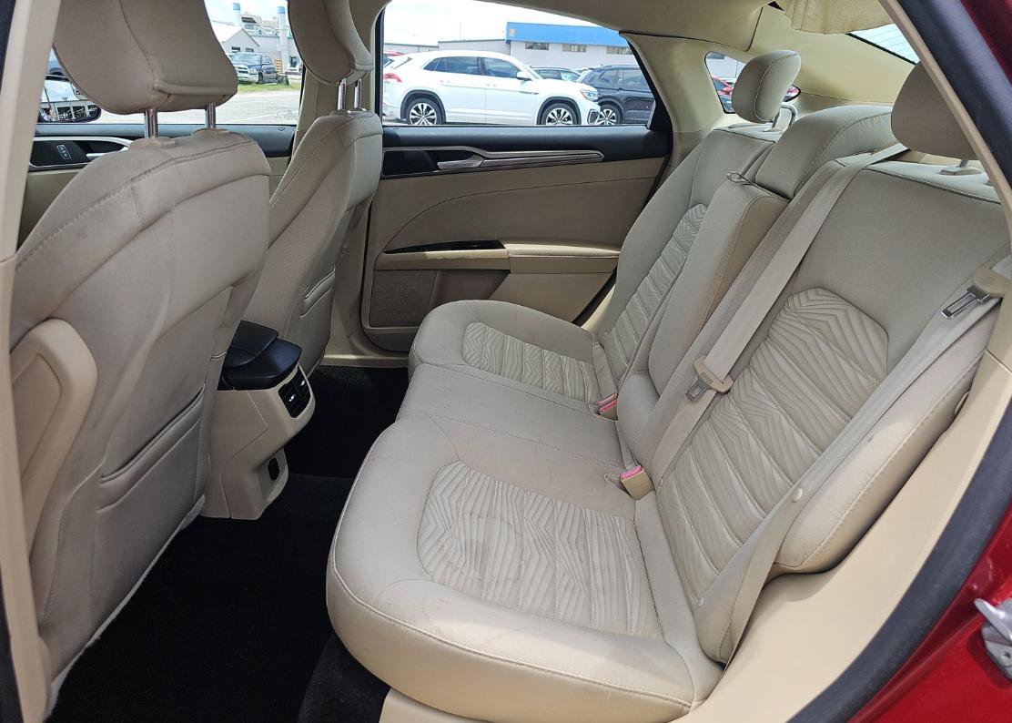 Used 2016 Ford Fusion SE FWD image 13