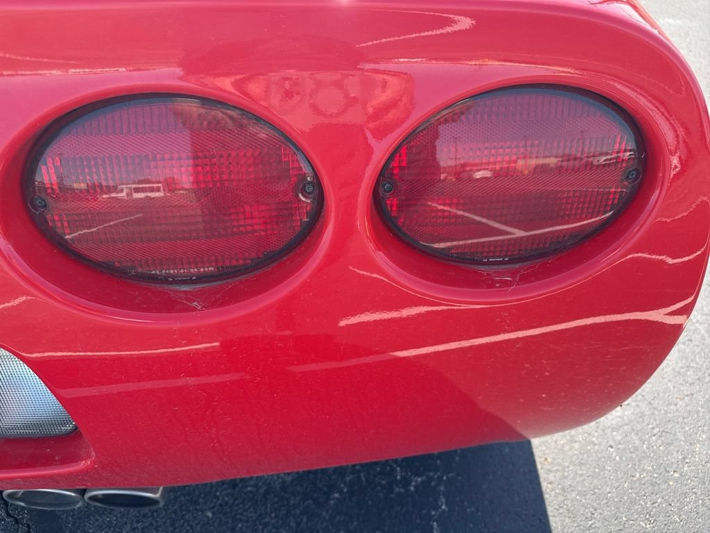 Used 2004 Chevrolet Corvette Coupe w/ Preferred Equipment Group RWD image 13