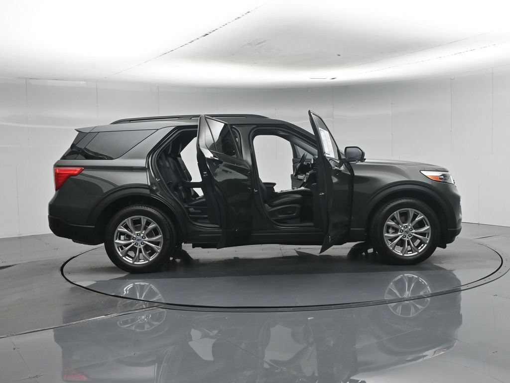 Certified 2023 Ford Explorer XLT w/ Equipment Group 202A AWD/4WD image 5